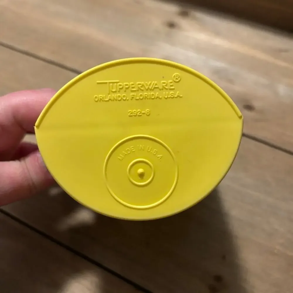 Vintage Daffodil Yellow Tupperware Rocker Scoop 4”